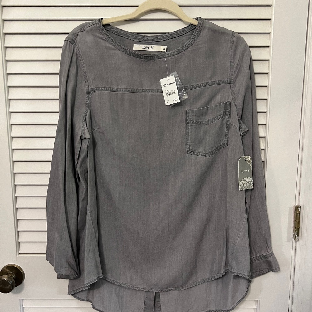 Love 8/Versona Gray Shirt NWT Medium